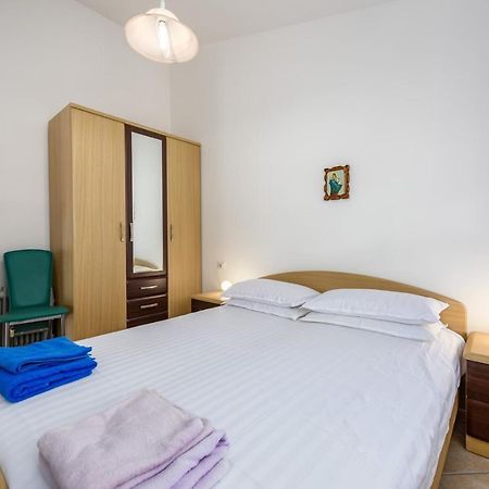 Manfroi House With Apartments Lovrečica Esterno foto