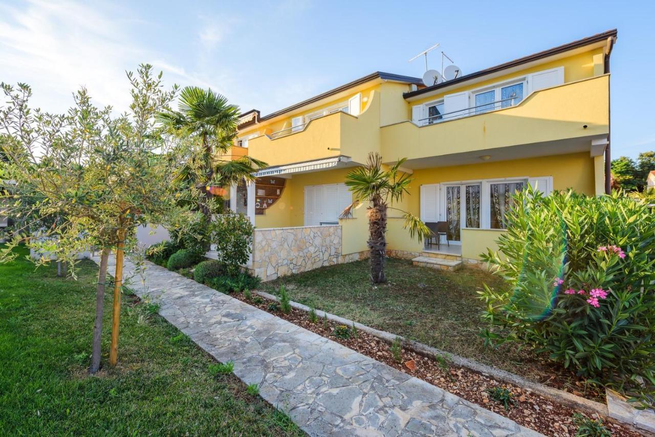 Manfroi House With Apartments Lovrečica Esterno foto