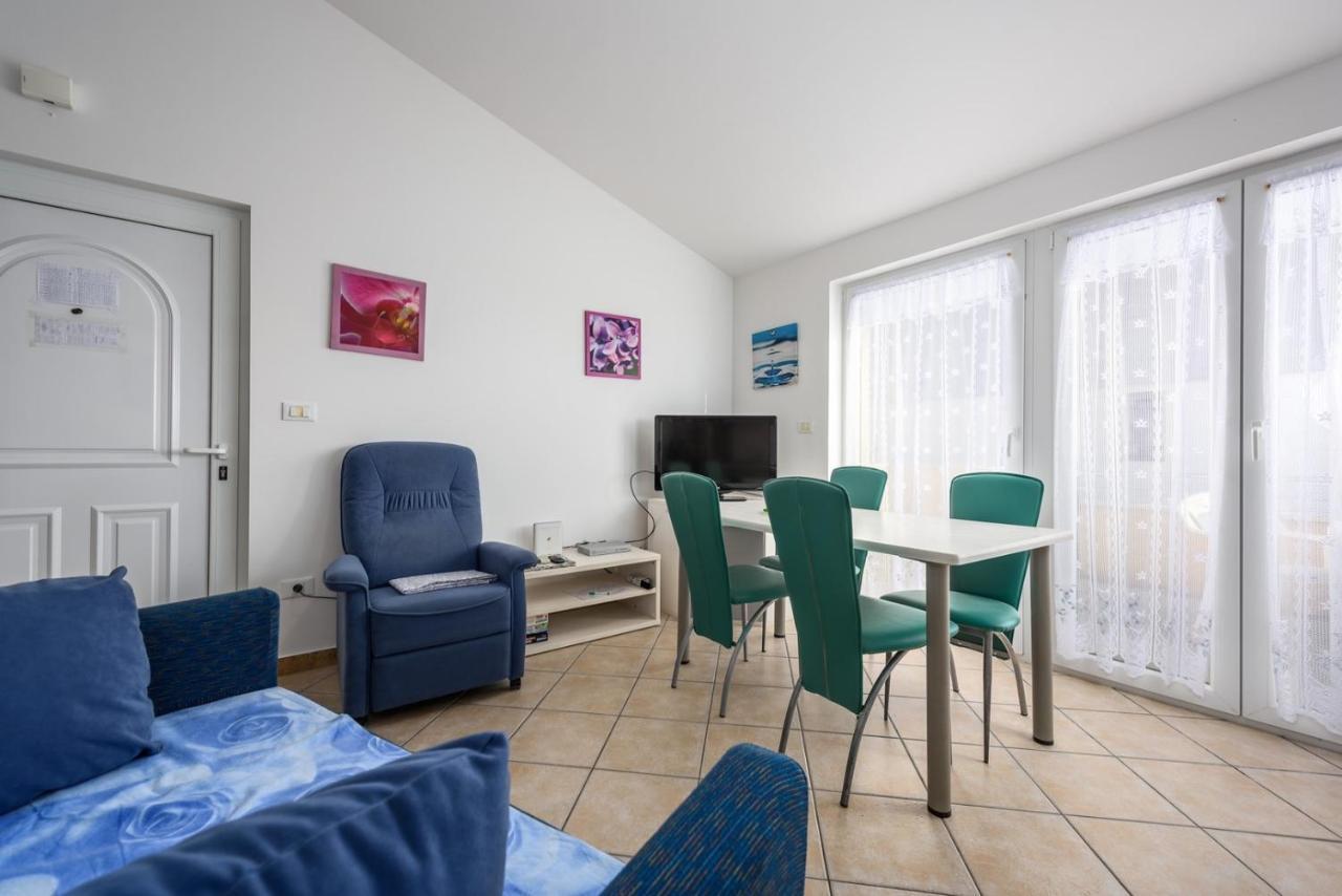 Manfroi House With Apartments Lovrečica Esterno foto