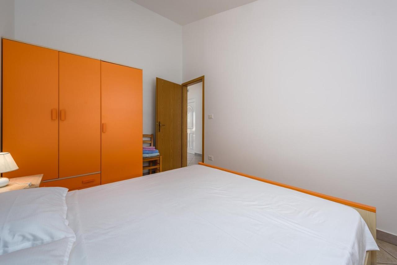 Manfroi House With Apartments Lovrečica Esterno foto